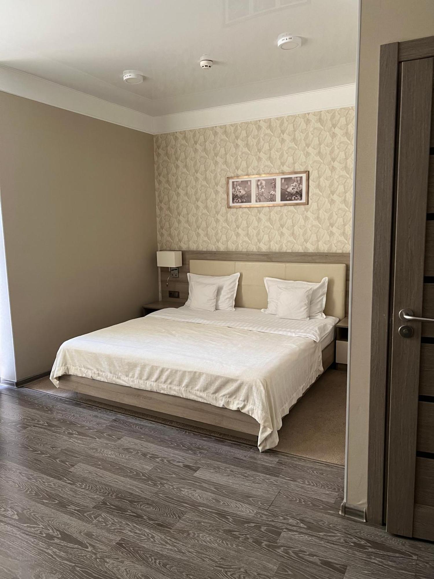 Elite Hotel Бельцы Экстерьер фото
